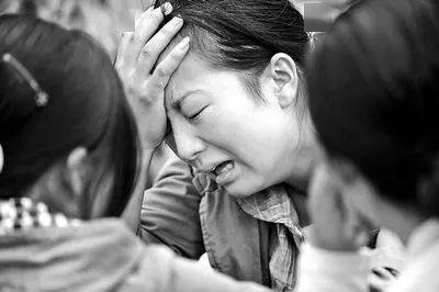 弗吉尼亚·朱弗尔去世：杰弗里·爱泼斯坦的受害者自杀身亡，家人伤心欲绝