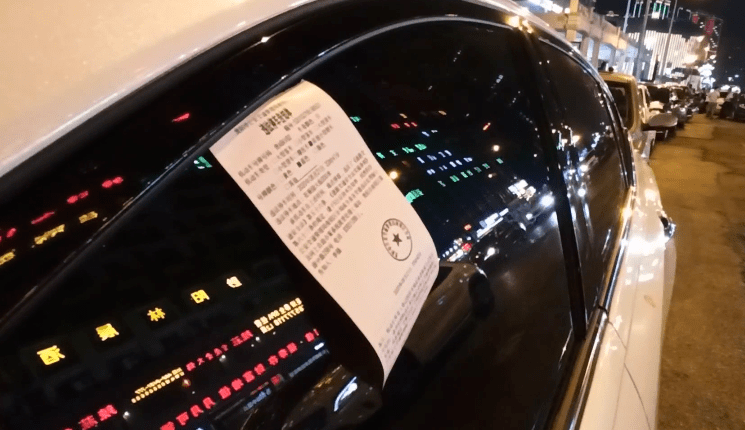“医疗紧急情况”后，M25关闭，车排了4英里