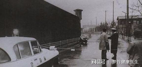 突发新闻：多伦多皮尔逊机场“枪击事件”，警察蜂拥至被封锁的航站楼