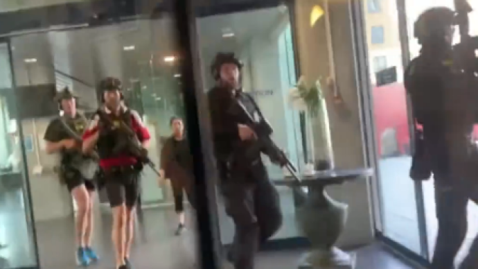 丹麦警方称，一名老人的汽车失控，造成5人受伤