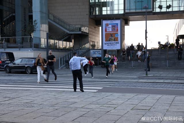 丹麦警方称，一名老人的汽车失控，造成5人受伤